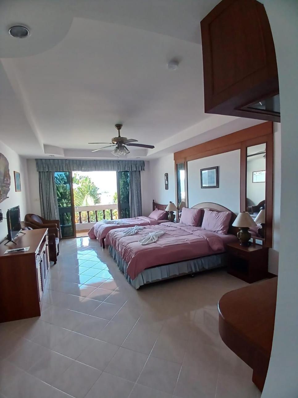 Aksarai Hotel Patong Dış mekan fotoğraf