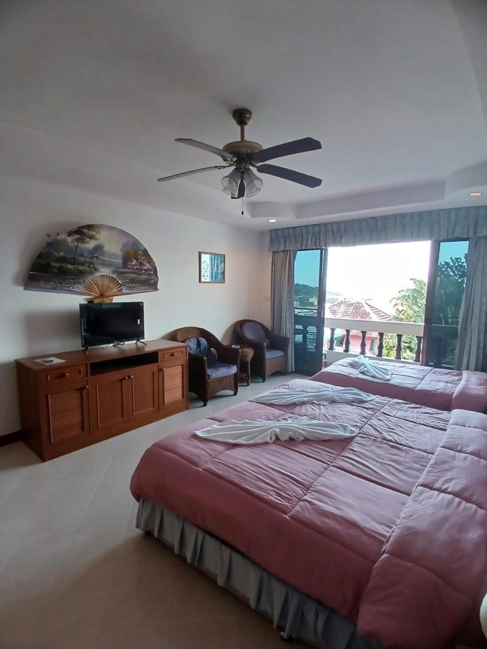 Aksarai Hotel Patong Dış mekan fotoğraf